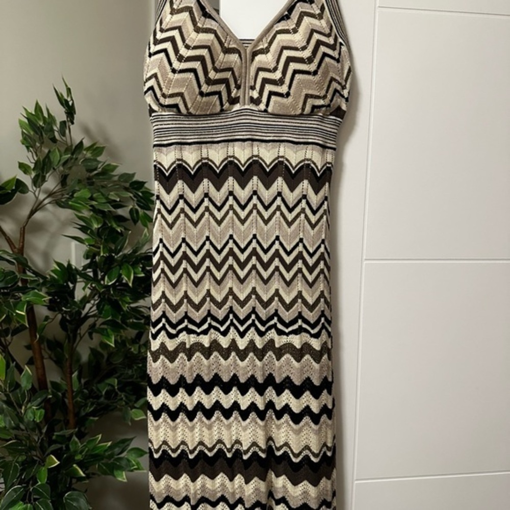 Guess Black and Cream Zigzag Knit V‑Neck Midi Dress